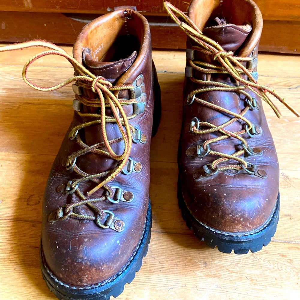 Vintage Danner Mountain Light women’s 7.